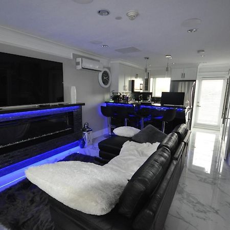 バンクーバーBeautiful Bright 3 Bed Townhouseアパートメント エクステリア 写真
