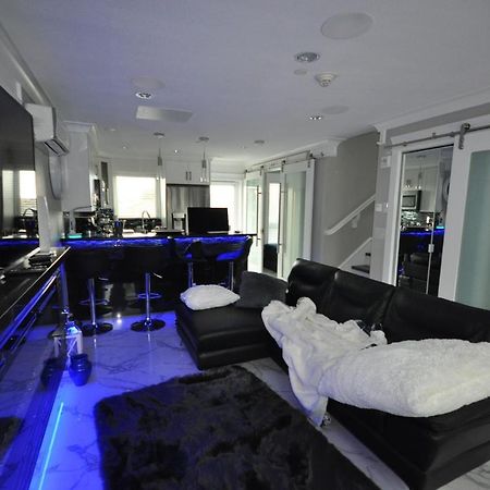 バンクーバーBeautiful Bright 3 Bed Townhouseアパートメント エクステリア 写真