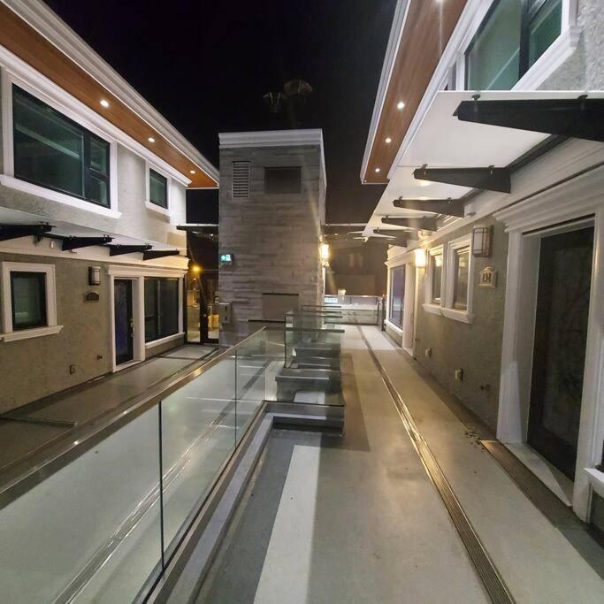 バンクーバーBeautiful Bright 3 Bed Townhouseアパートメント エクステリア 写真