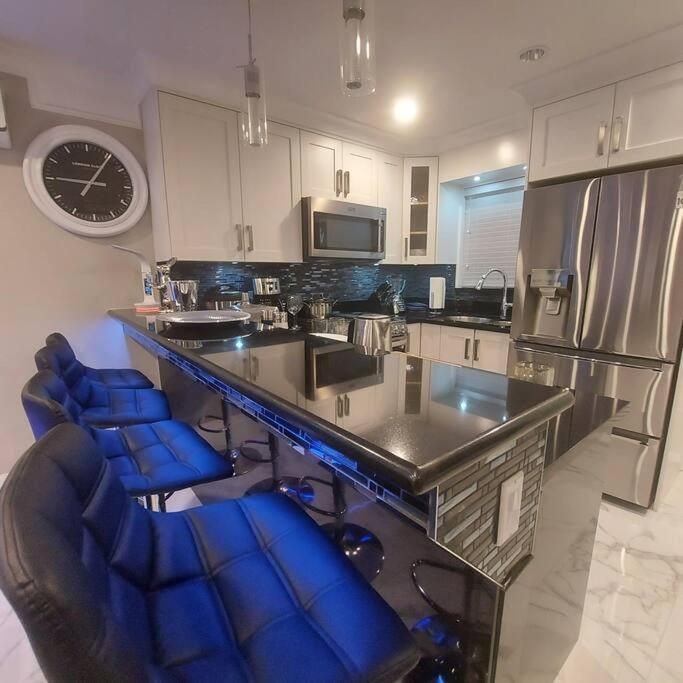 バンクーバーBeautiful Bright 3 Bed Townhouseアパートメント エクステリア 写真