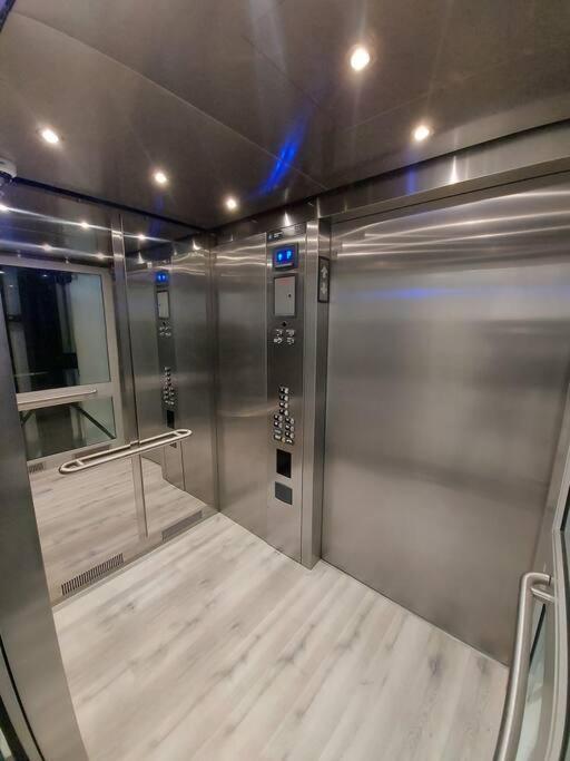 バンクーバーBeautiful Bright 3 Bed Townhouseアパートメント エクステリア 写真