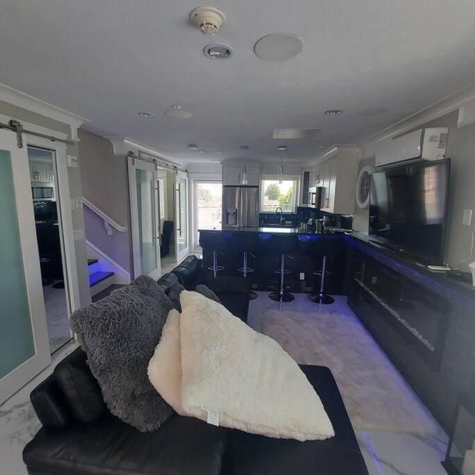 バンクーバーBeautiful Bright 3 Bed Townhouseアパートメント エクステリア 写真