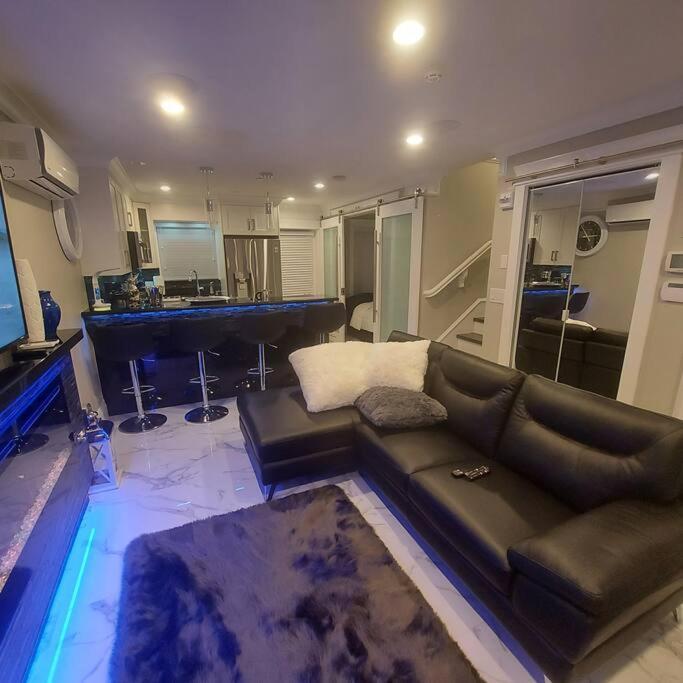 バンクーバーBeautiful Bright 3 Bed Townhouseアパートメント エクステリア 写真