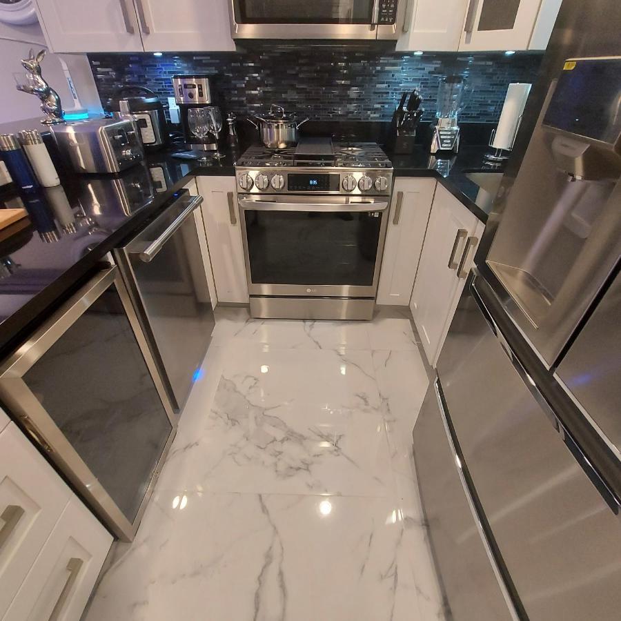 バンクーバーBeautiful Bright 3 Bed Townhouseアパートメント エクステリア 写真