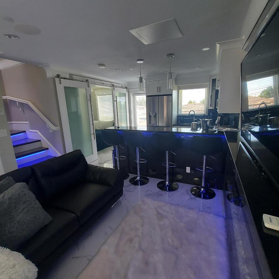 バンクーバーBeautiful Bright 3 Bed Townhouseアパートメント エクステリア 写真