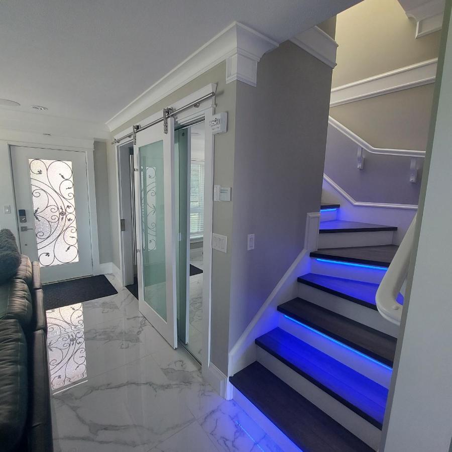 バンクーバーBeautiful Bright 3 Bed Townhouseアパートメント エクステリア 写真