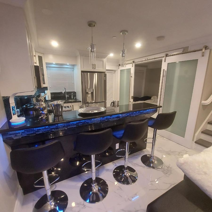 バンクーバーBeautiful Bright 3 Bed Townhouseアパートメント エクステリア 写真