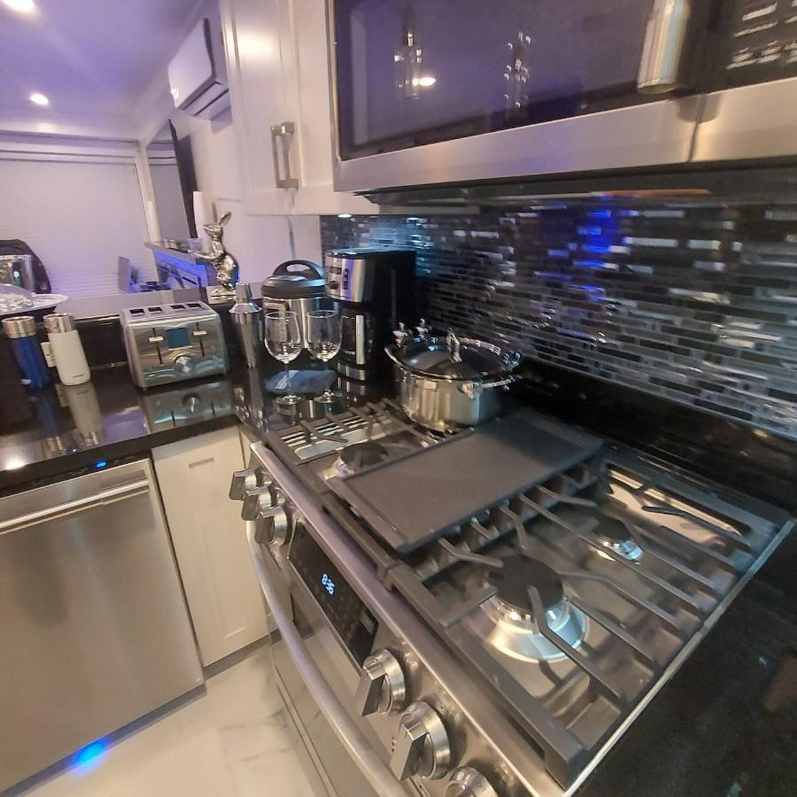 バンクーバーBeautiful Bright 3 Bed Townhouseアパートメント エクステリア 写真