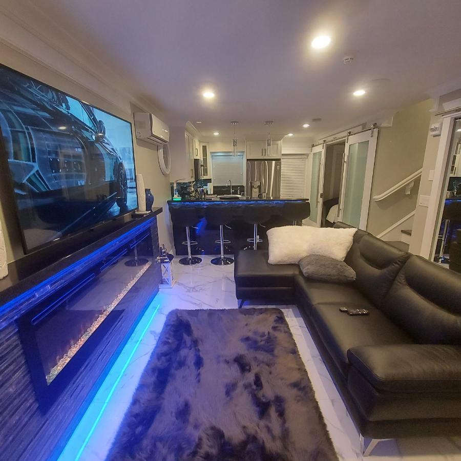 バンクーバーBeautiful Bright 3 Bed Townhouseアパートメント エクステリア 写真