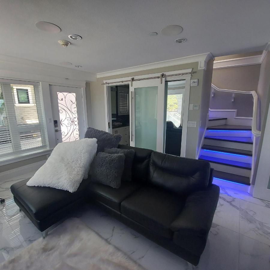 バンクーバーBeautiful Bright 3 Bed Townhouseアパートメント エクステリア 写真