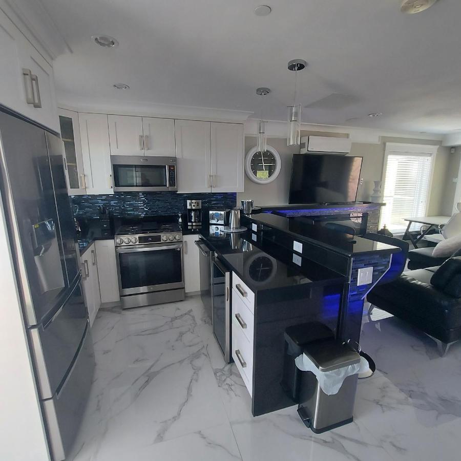 バンクーバーBeautiful Bright 3 Bed Townhouseアパートメント エクステリア 写真