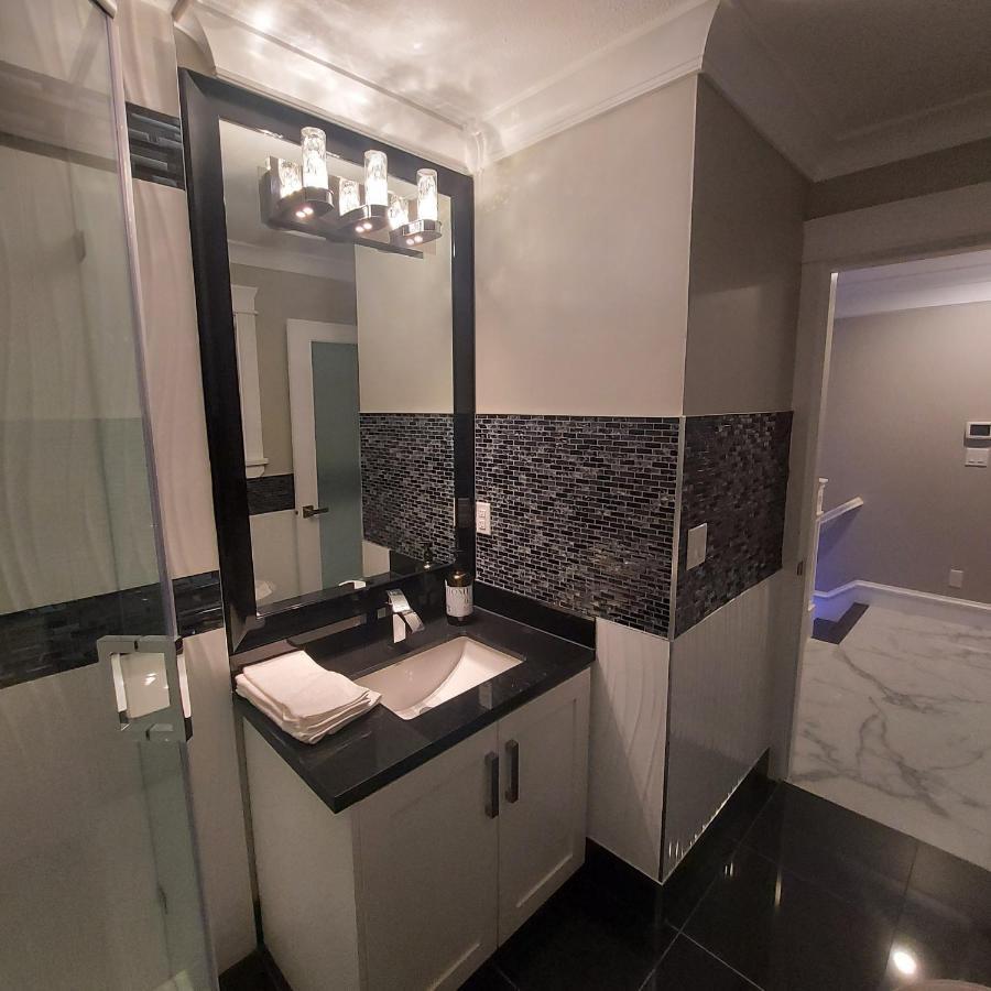 バンクーバーBeautiful Bright 3 Bed Townhouseアパートメント エクステリア 写真
