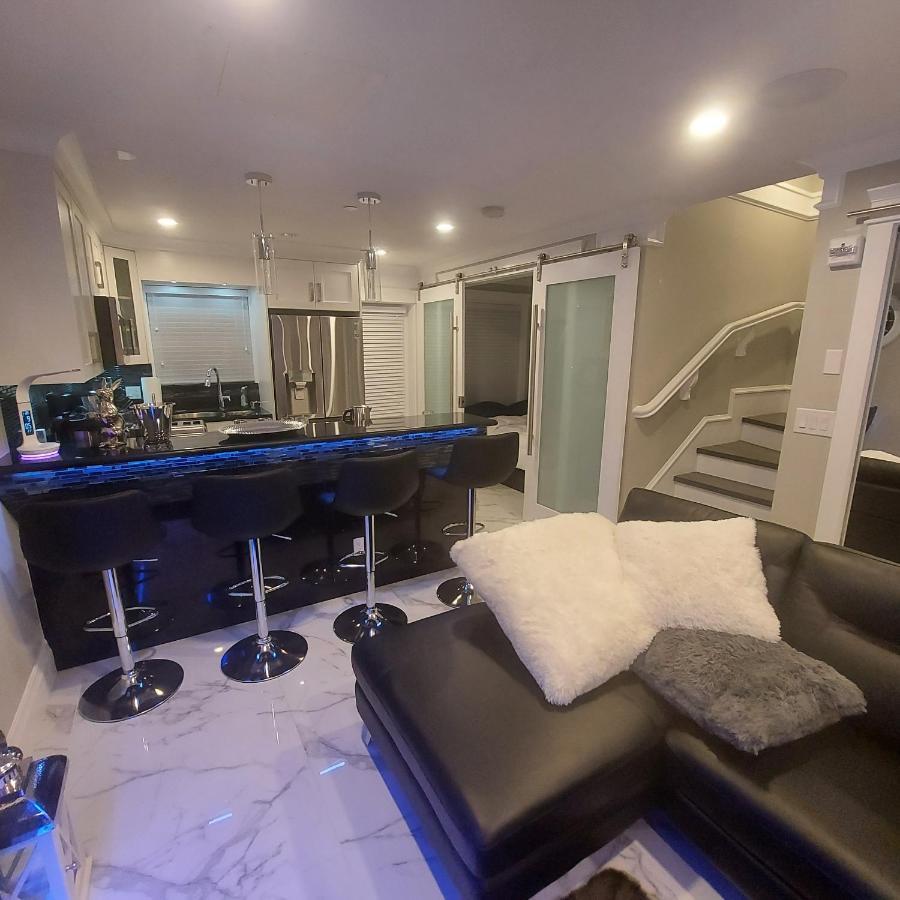 バンクーバーBeautiful Bright 3 Bed Townhouseアパートメント エクステリア 写真