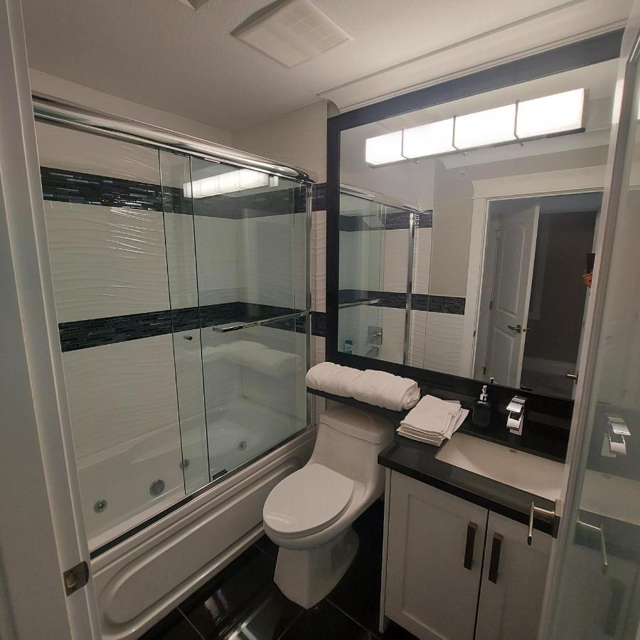 バンクーバーBeautiful Bright 3 Bed Townhouseアパートメント エクステリア 写真