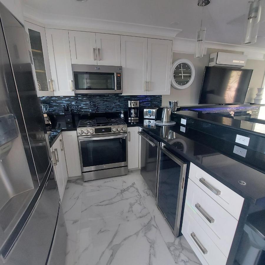 バンクーバーBeautiful Bright 3 Bed Townhouseアパートメント エクステリア 写真