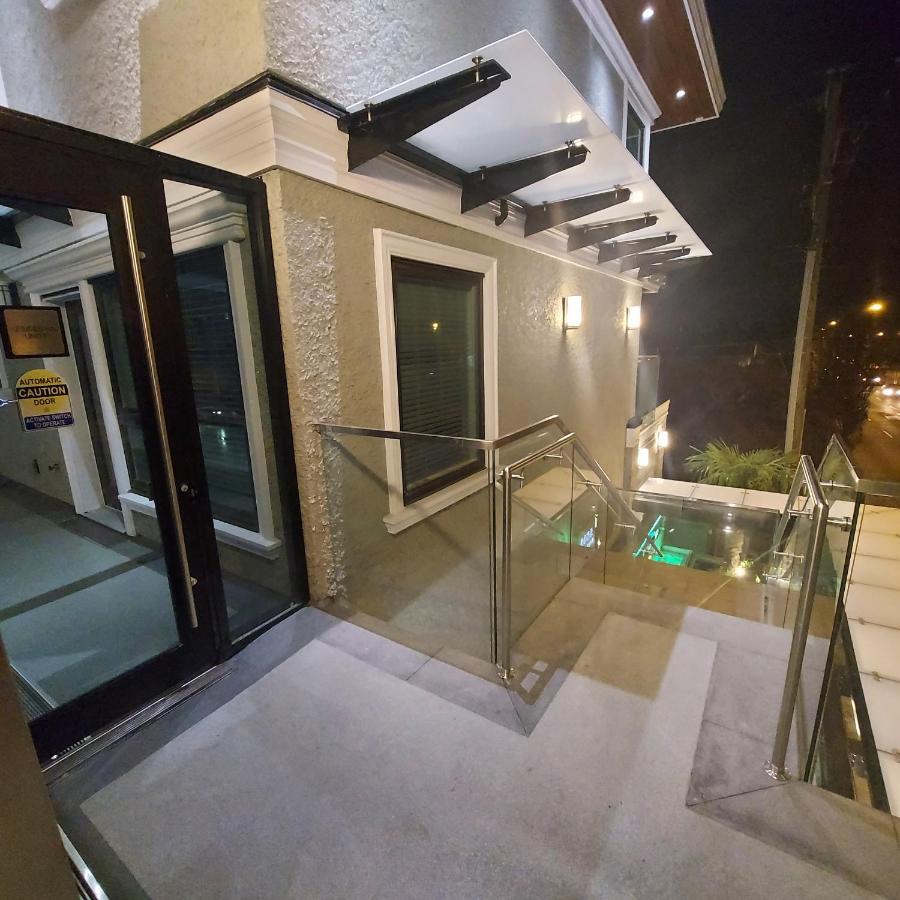 バンクーバーBeautiful Bright 3 Bed Townhouseアパートメント エクステリア 写真